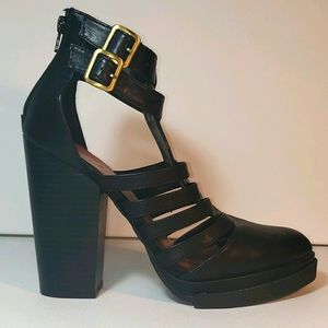 Qupid Gladiator Witch 4" Heels- Size 10